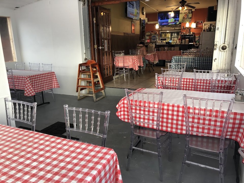 Front view of Maravillas Bar & Grill.